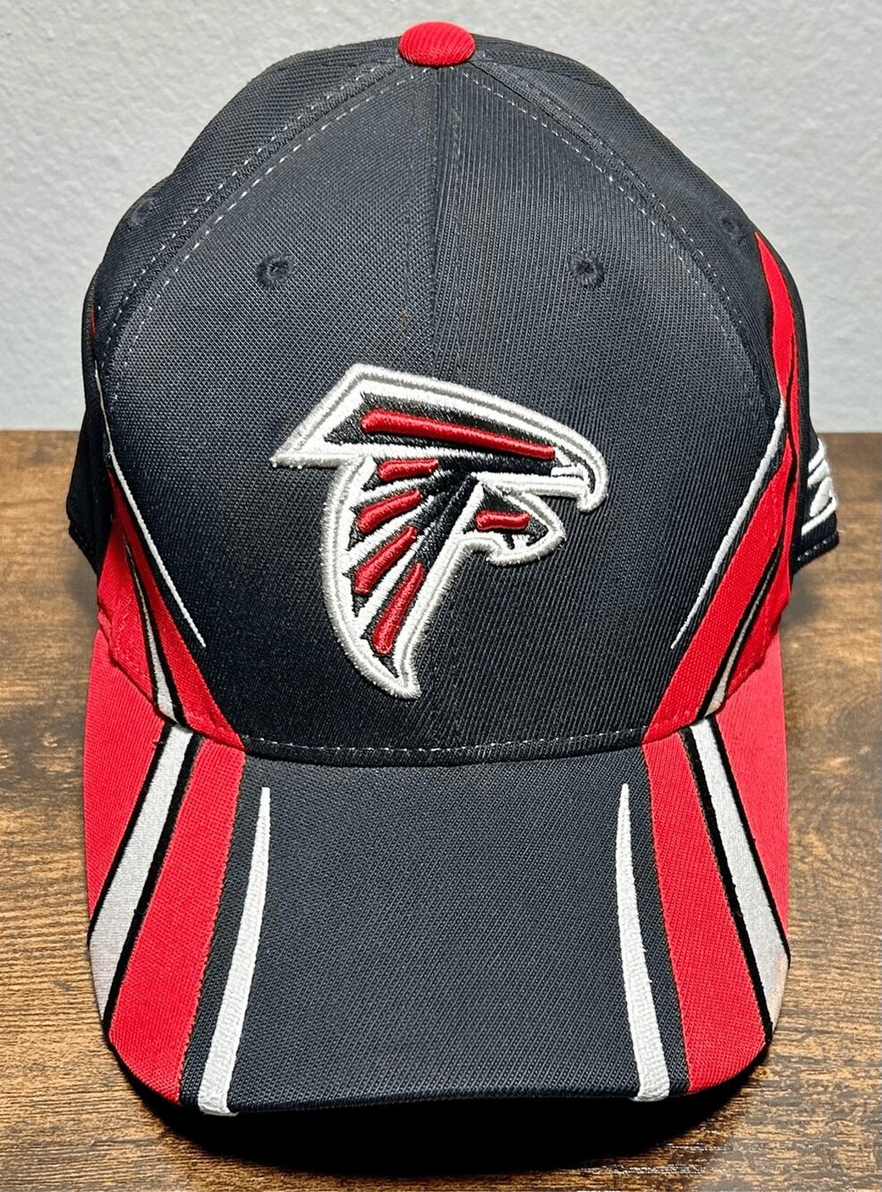 Vintage Atlanta Falcons Reebok Black & Red Fitted Hat NFL Sideline Gear Sz L/XL